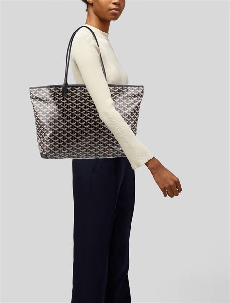 goyard artois tote mm black/natural|Goyard tote with zipper.